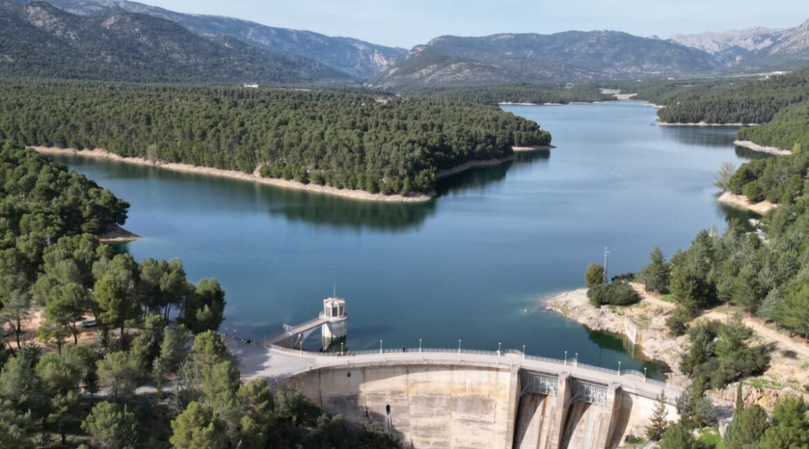 Pantano de la Bolera: baño, kayak y pesca en la Sierra de Cazorla